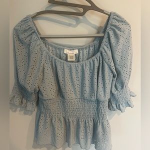 Urban Romantics Puff Long Sleeve Scrunch Shirt. Color Light Blue. Woman’s size S